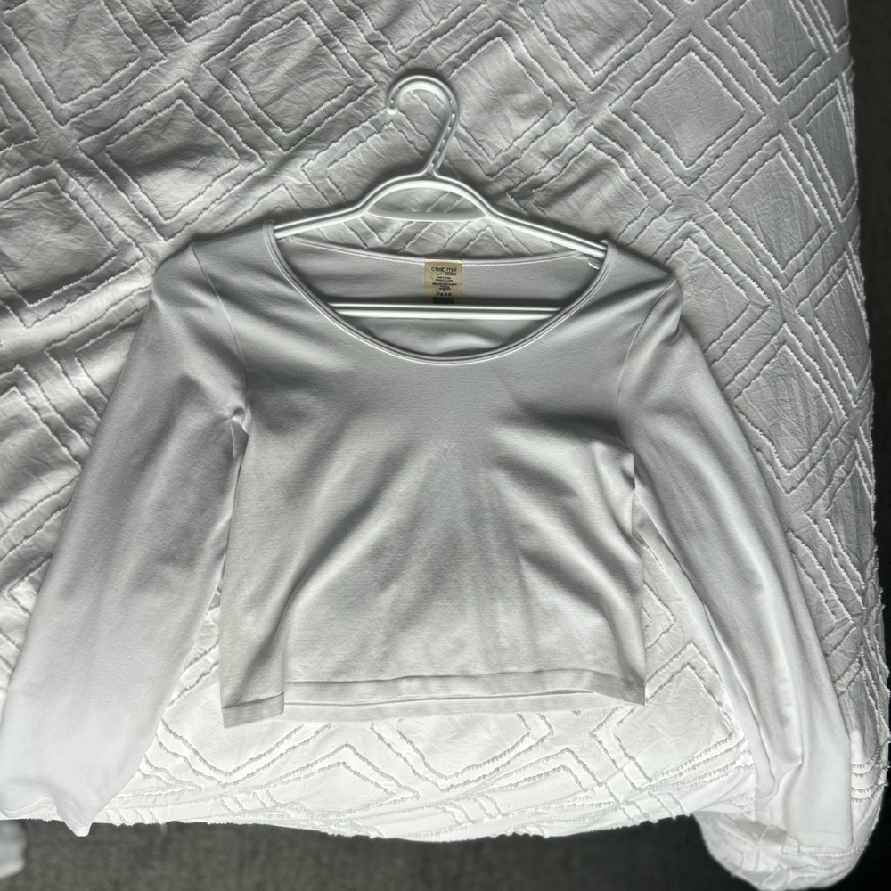 Cropped Long-Sleeve Scoop Neck Top - White - Picture 2 of 2